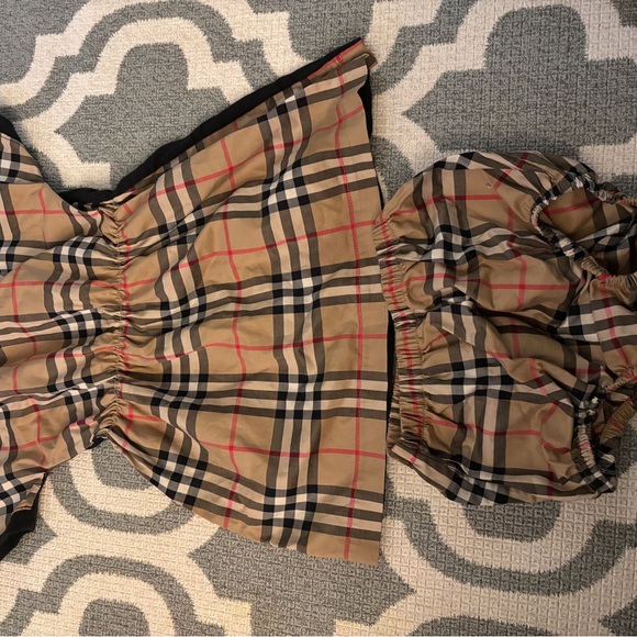 Baby girl Burberry dress size 12M - Picture 2 of 3